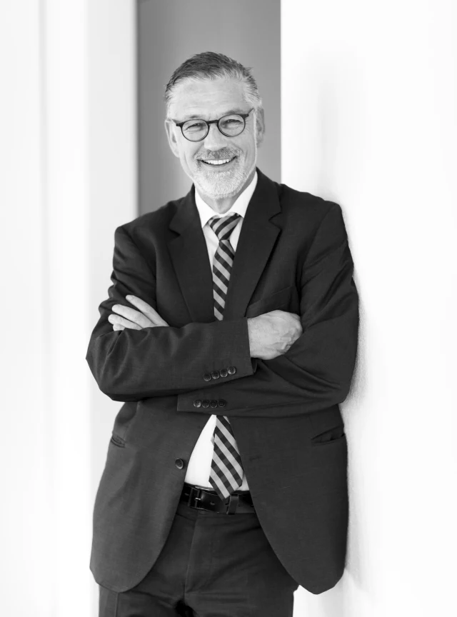 Prof. Dr. Dr. h.c. Reto M. Hilty